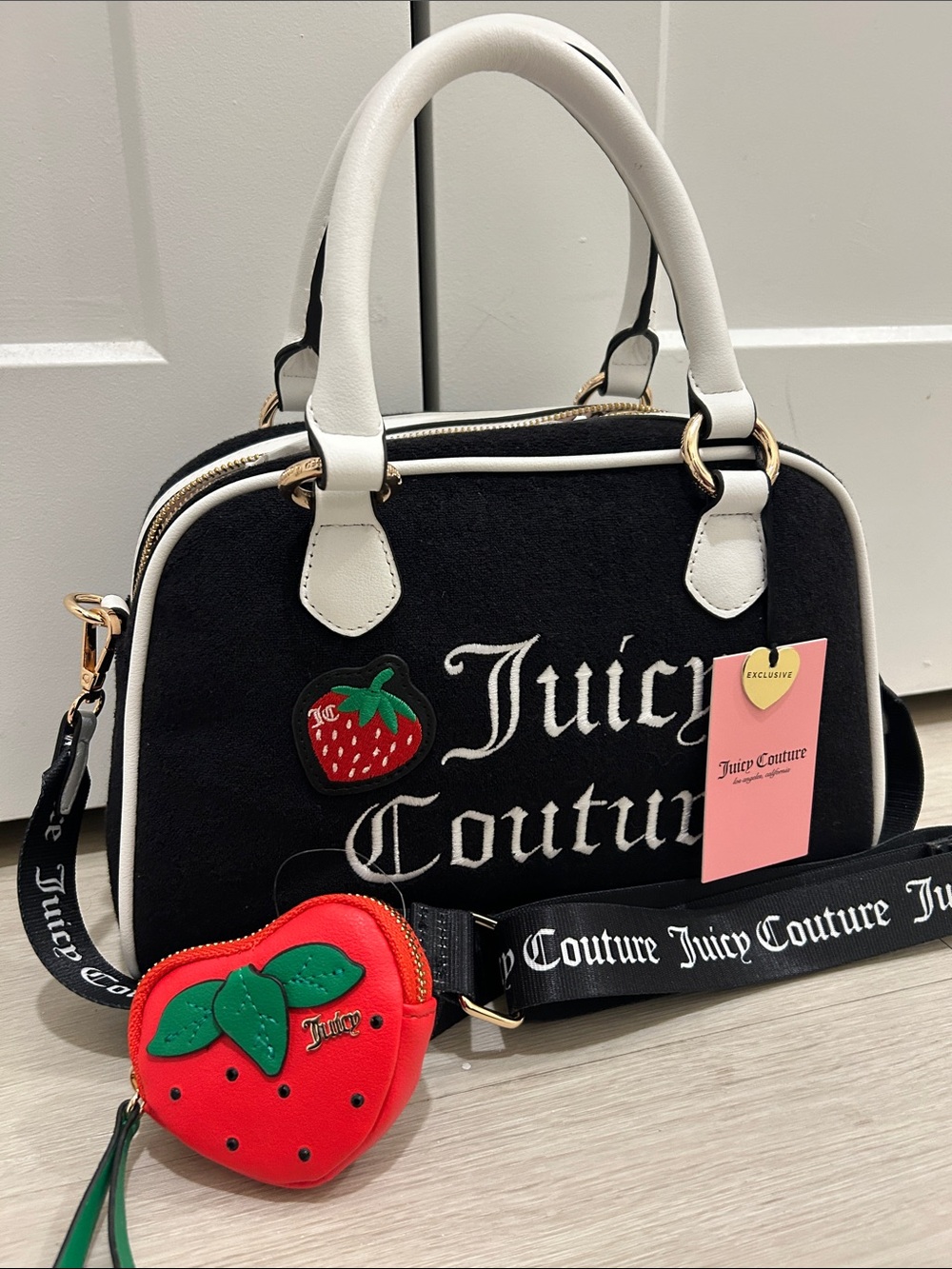 Juicy Couture Exclusive (NWT) Sweet N Juicy "Apple" Satchel - Picture 3 of 14